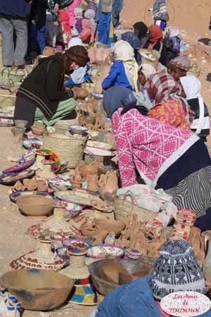Zoomer sur l'image : 23 Vente d'artisanat sur la route d'Oulad Said à Talah